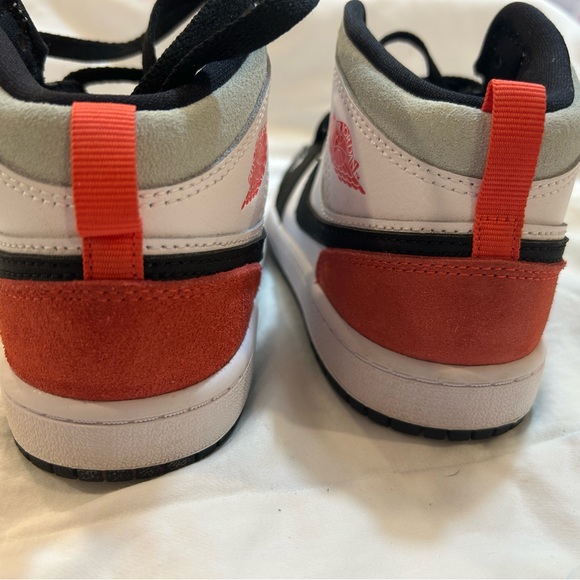 Air Jordan 1 Mid. White, Black, Red Spruce - Picture 7 of 9